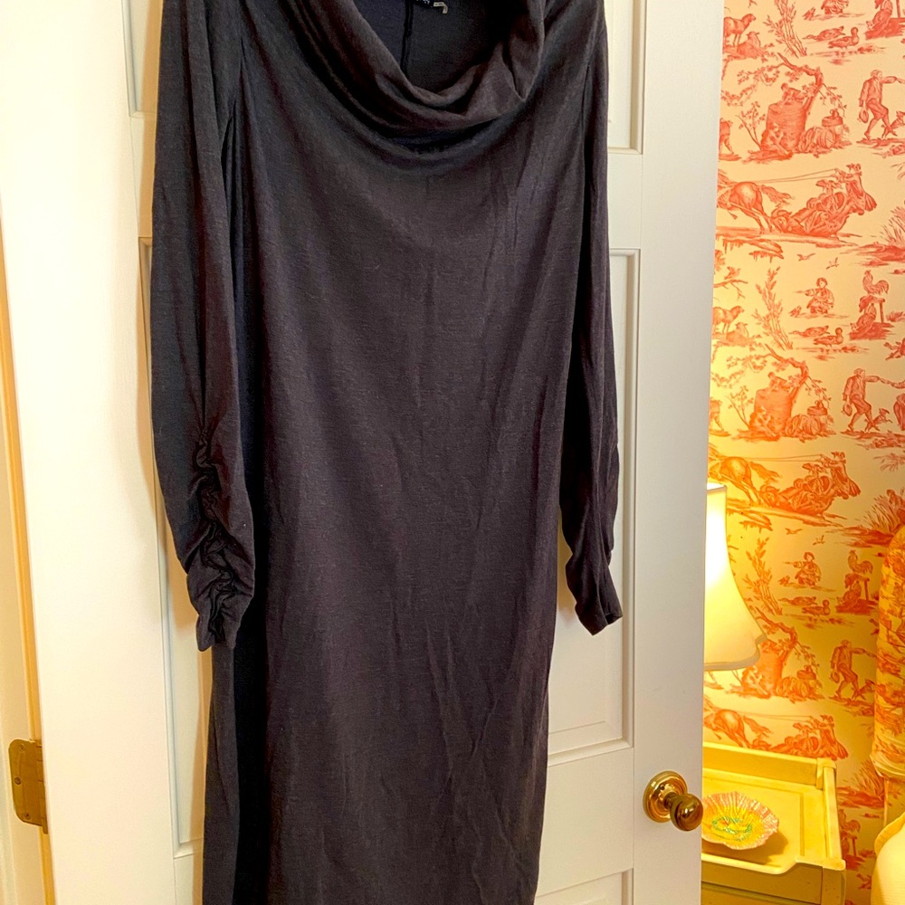 Grey knit dress with ruched sleeves